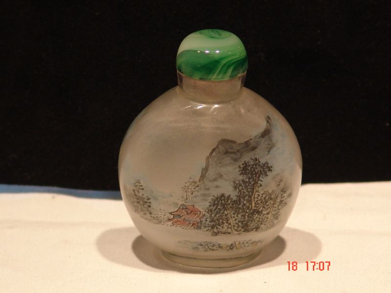 S52 "Snuff Bottle" mit Hinterglasmalerei